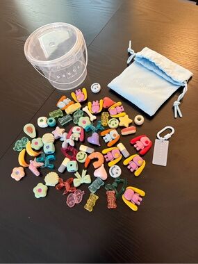 CJ Hendry Pastel exhibition beads. 57 beads - 10 Jujus and 3 blue pills (rare!)
